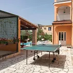 Awesome In With Kitchen Pula